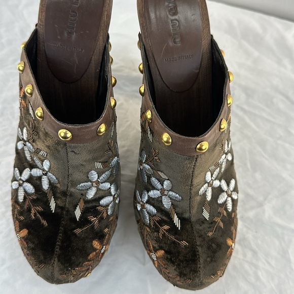Miu Miu Italian Brown Velvet Embroidered Studded Heeled Clogs - Picture 2 of 9